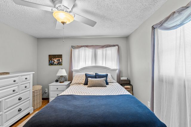 1401 Canal Shore Drive, Leclaire, IA 52753