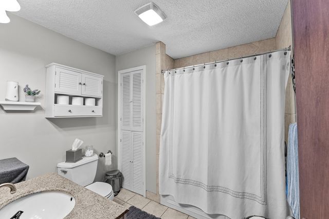1401 Canal Shore Drive, Leclaire, IA 52753