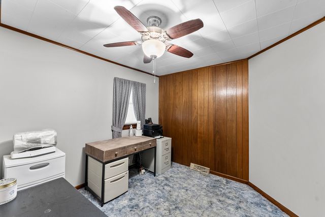 1401 Canal Shore Drive, Leclaire, IA 52753