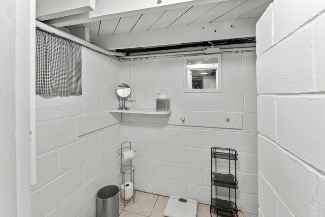 1401 Canal Shore Drive, Leclaire, IA 52753