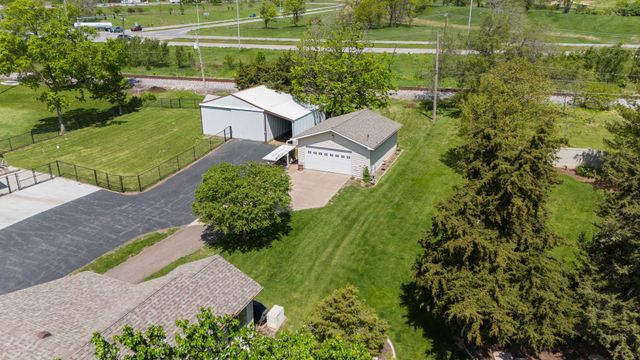 1401 Canal Shore Drive, Leclaire, IA 52753
