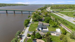 1401 Canal Shore Drive, Leclaire, IA 52753