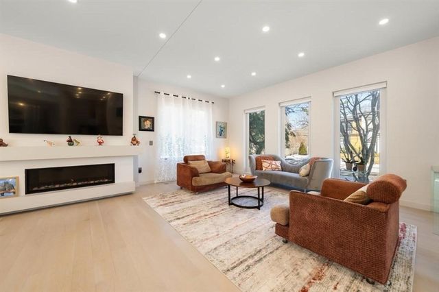 82 Sharpe Rd, Newton, MA 02459