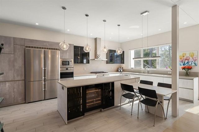 82 Sharpe Rd, Newton, MA 02459