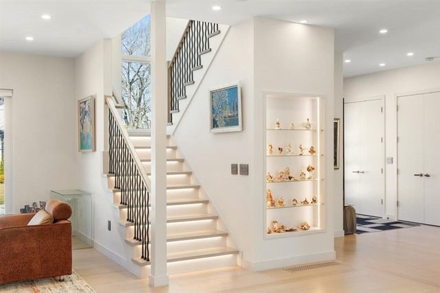 82 Sharpe Rd, Newton, MA 02459