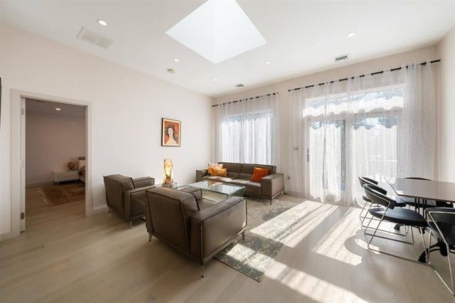 82 Sharpe Rd, Newton, MA 02459