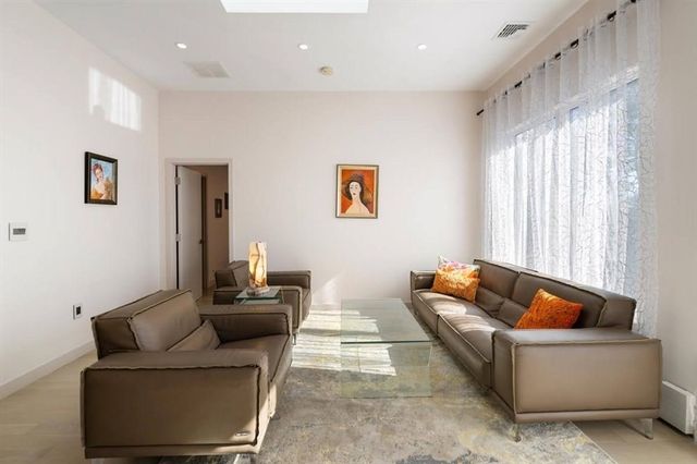 82 Sharpe Rd, Newton, MA 02459