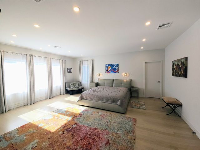 82 Sharpe Rd, Newton, MA 02459