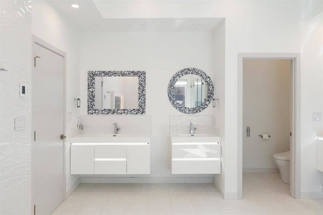 82 Sharpe Rd, Newton, MA 02459