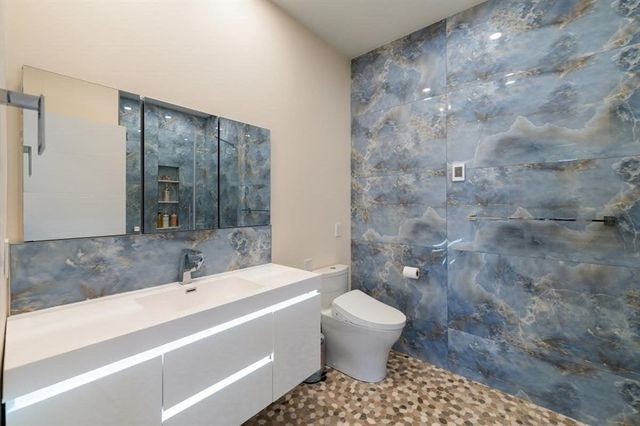 82 Sharpe Rd, Newton, MA 02459