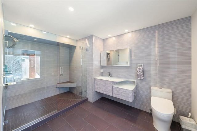 82 Sharpe Rd, Newton, MA 02459