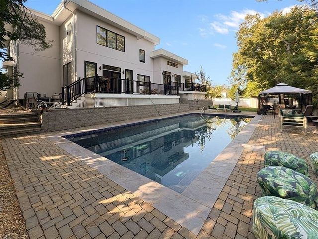 82 Sharpe Rd, Newton, MA 02459