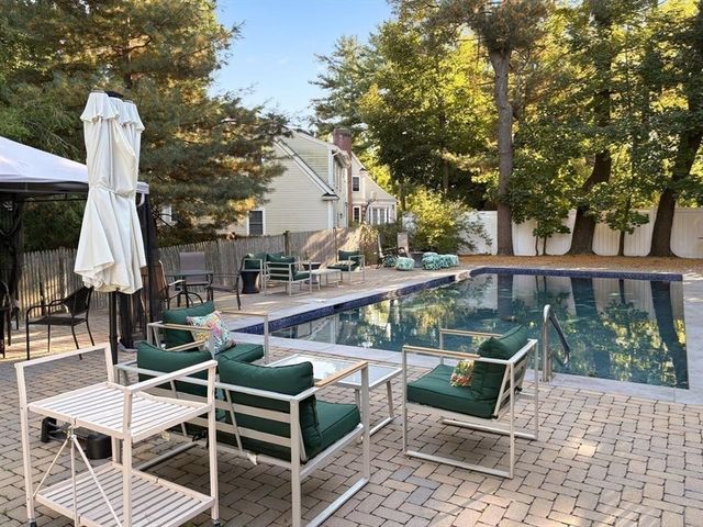 82 Sharpe Rd, Newton, MA 02459