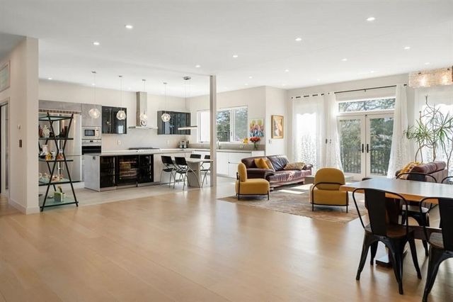 82 Sharpe Rd, Newton, MA 02459