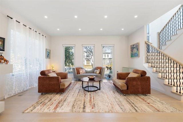 82 Sharpe Rd, Newton, MA 02459