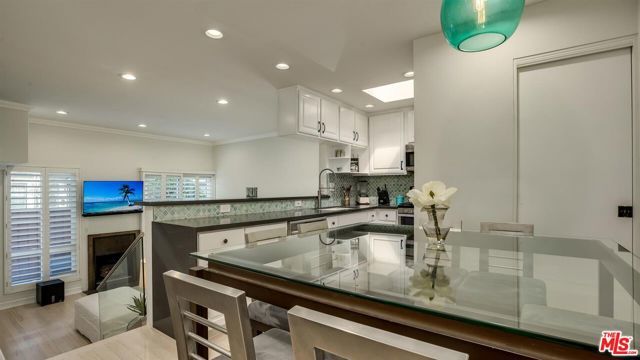 1144 17th Street 11, Santa Monica, CA 90403