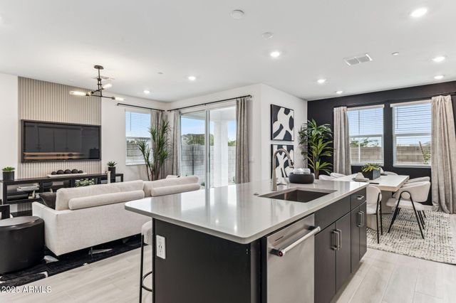 9746 S 12th St. Street, Phoenix, AZ 85042