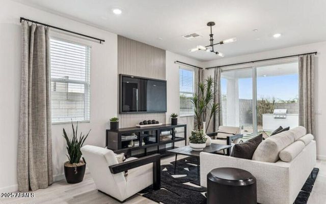9746 S 12th St. Street, Phoenix, AZ 85042
