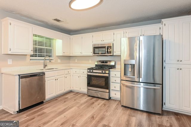 1243 Shady Brook Court, Hampton, GA 30228