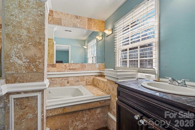 7144 CHAPPARALL Lane, Charlotte, NC 28215