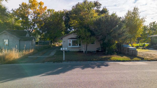 364 3rd St W, Lovell, WY 82431 property photo
