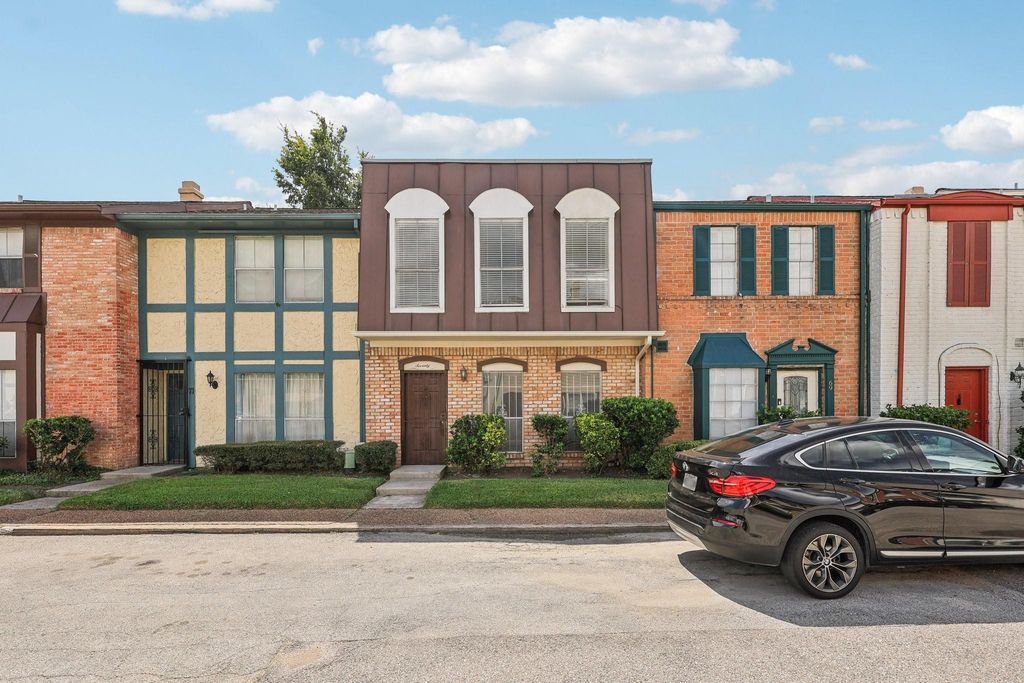 7700 Creekbend Drive 70, Houston, TX 77071