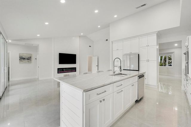 18457 SE Heritage Oaks Lane, Jupiter, FL 33469