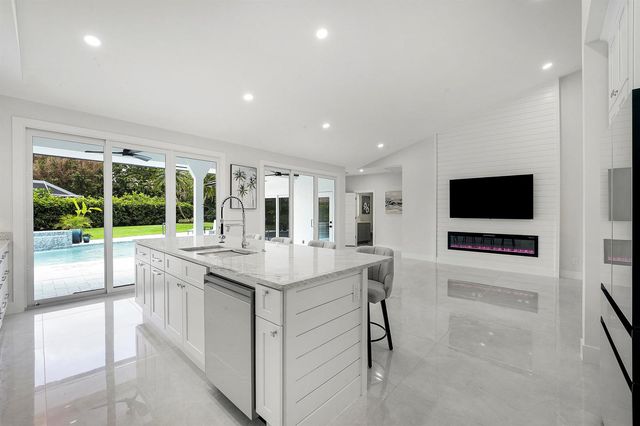 18457 SE Heritage Oaks Lane, Jupiter, FL 33469
