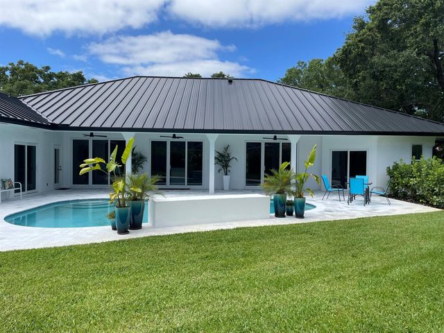18457 SE Heritage Oaks Lane, Jupiter, FL 33469