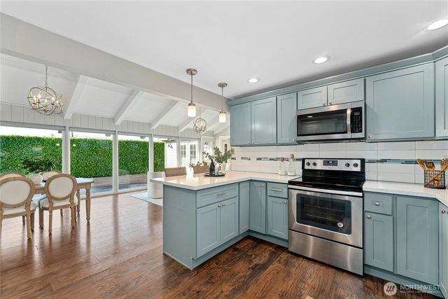 1142 N Skyline Drive, Tacoma, WA 98406