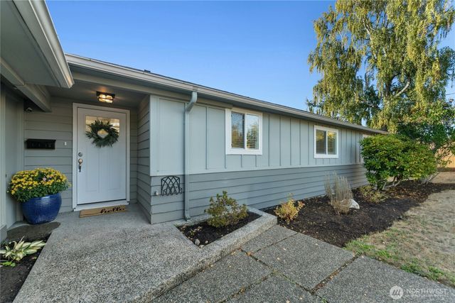 1142 N Skyline Drive, Tacoma, WA 98406