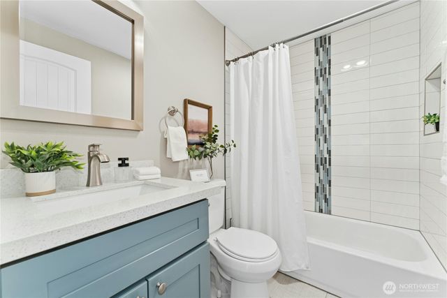 1142 N Skyline Drive, Tacoma, WA 98406