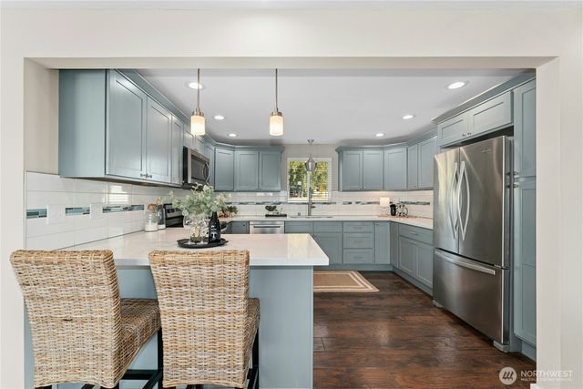 1142 N Skyline Drive, Tacoma, WA 98406