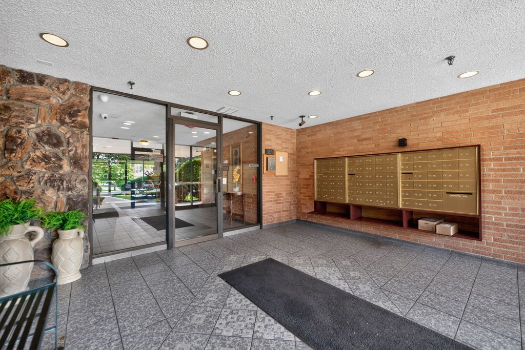 1727 W CRYSTAL Lane 611, Mount Prospect, IL 60056 — photo 3