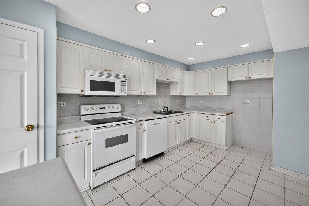 1727 W CRYSTAL Lane 611, Mount Prospect, IL 60056 — photo 5
