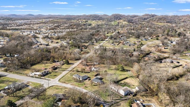 1148 Tuckahoe Dr, Nashville, TN 37207