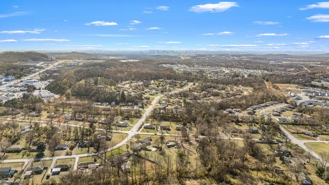 1148 Tuckahoe Dr, Nashville, TN 37207