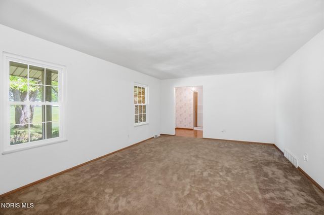10855 S River Road, Grand Rapids, OH 43522