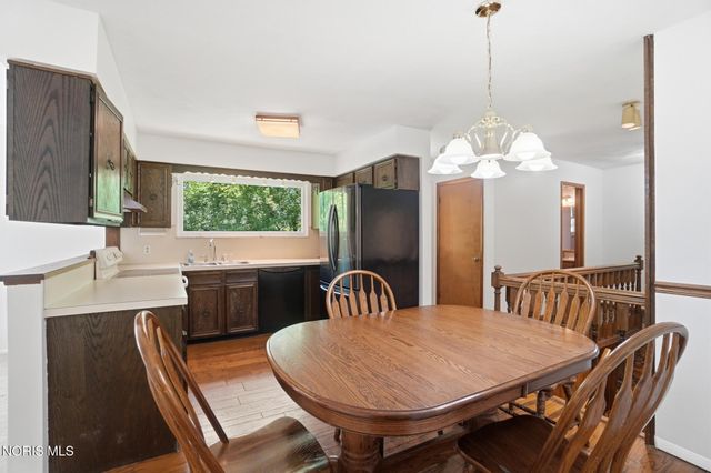 10855 S River Road, Grand Rapids, OH 43522