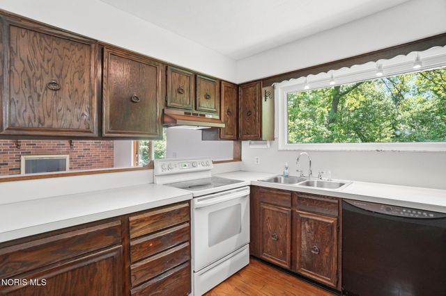 10855 S River Road, Grand Rapids, OH 43522