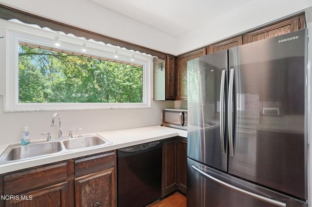 10855 S River Road, Grand Rapids, OH 43522