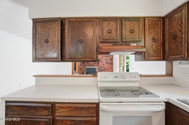 10855 S River Road, Grand Rapids, OH 43522
