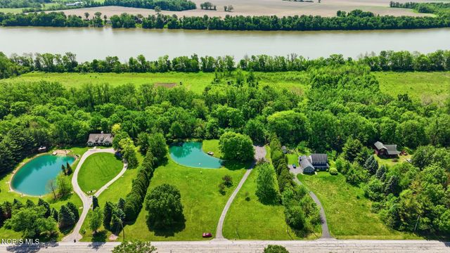 10855 S River Road, Grand Rapids, OH 43522