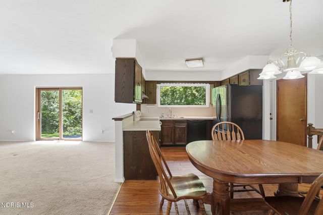 10855 S River Road, Grand Rapids, OH 43522