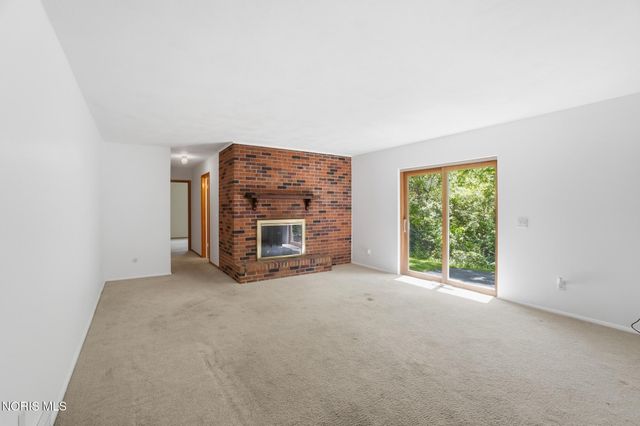 10855 S River Road, Grand Rapids, OH 43522