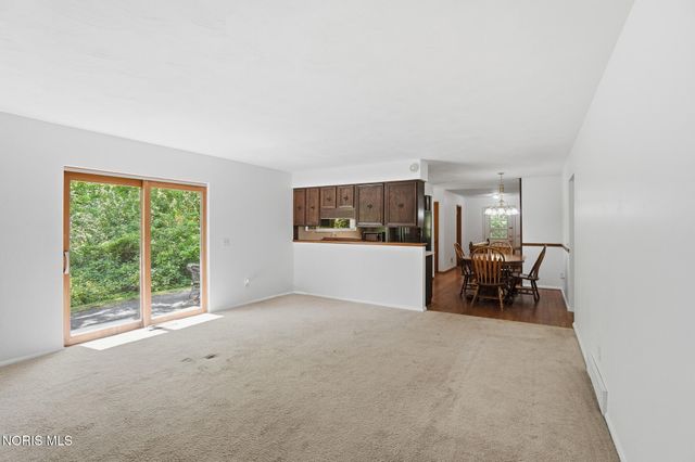 10855 S River Road, Grand Rapids, OH 43522