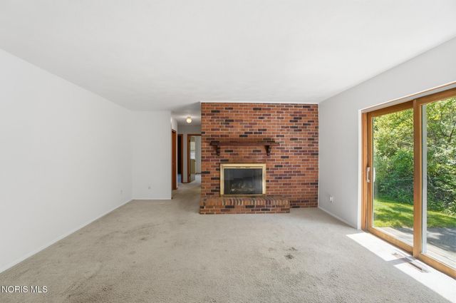 10855 S River Road, Grand Rapids, OH 43522