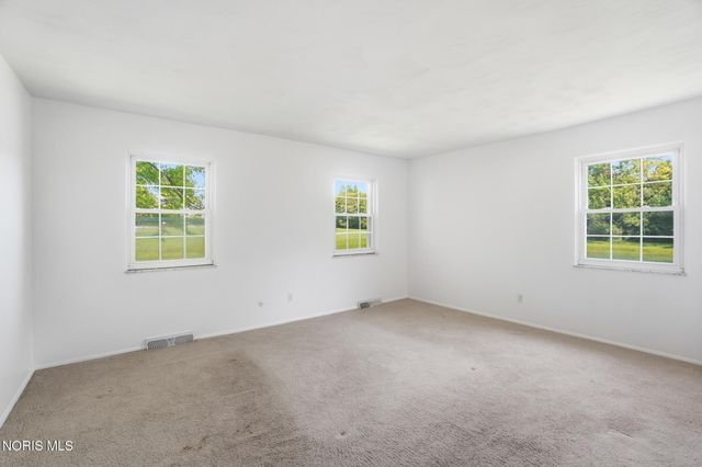 10855 S River Road, Grand Rapids, OH 43522