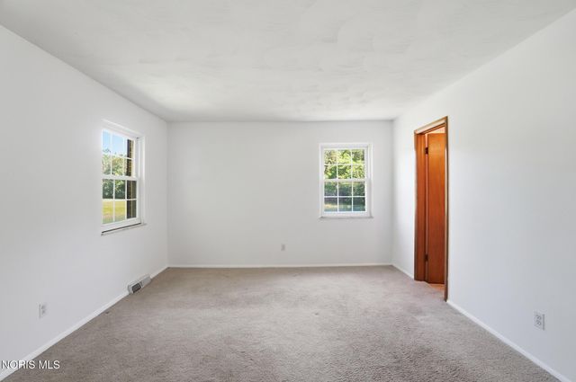 10855 S River Road, Grand Rapids, OH 43522