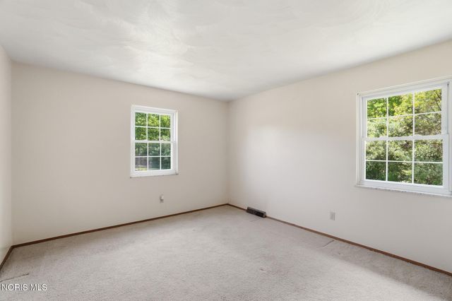 10855 S River Road, Grand Rapids, OH 43522